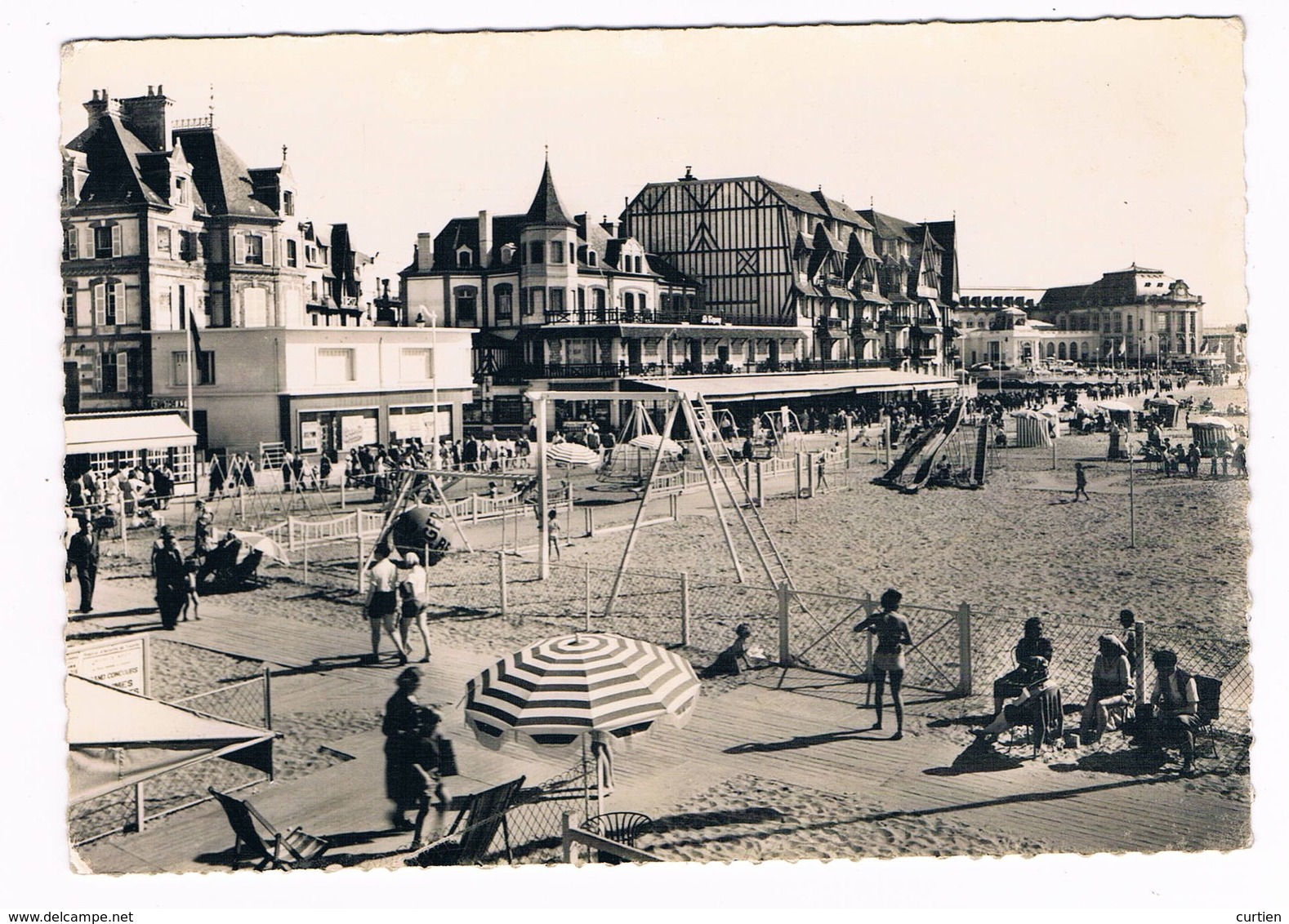 TROUVILLE  14  " Le Topsy " Et Les Jeux De Plage En 1956 - Trouville