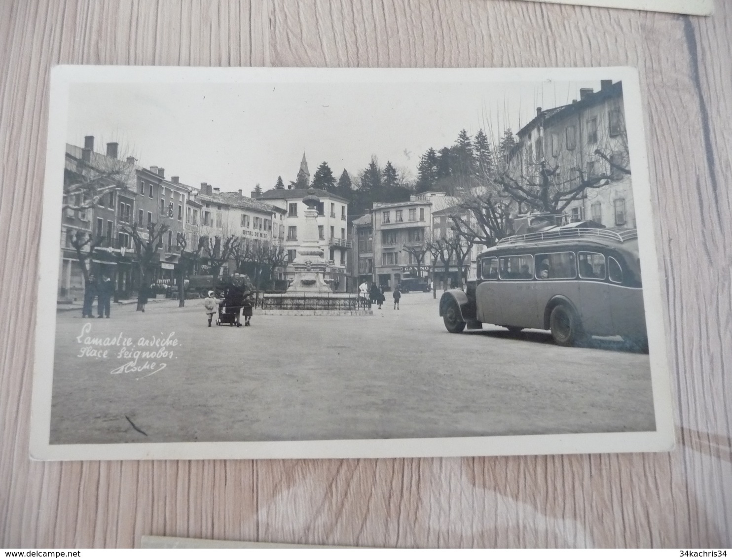 CPA 07 Ardèche Lamastre Place Seignobos Autobus  TBE - Lamastre