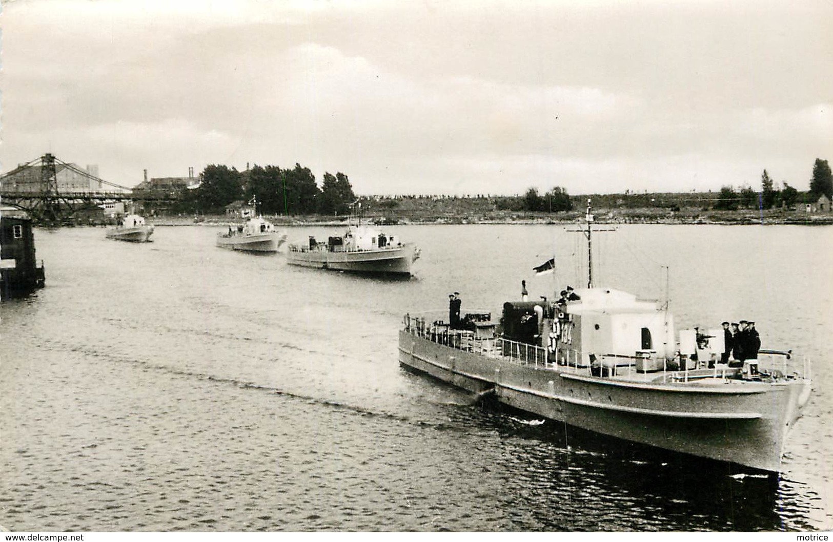 BATEAUX DE GUERRE ALLEMANDS - Die Ersten Minensuchboote In Wilhelmshaven. - Guerre