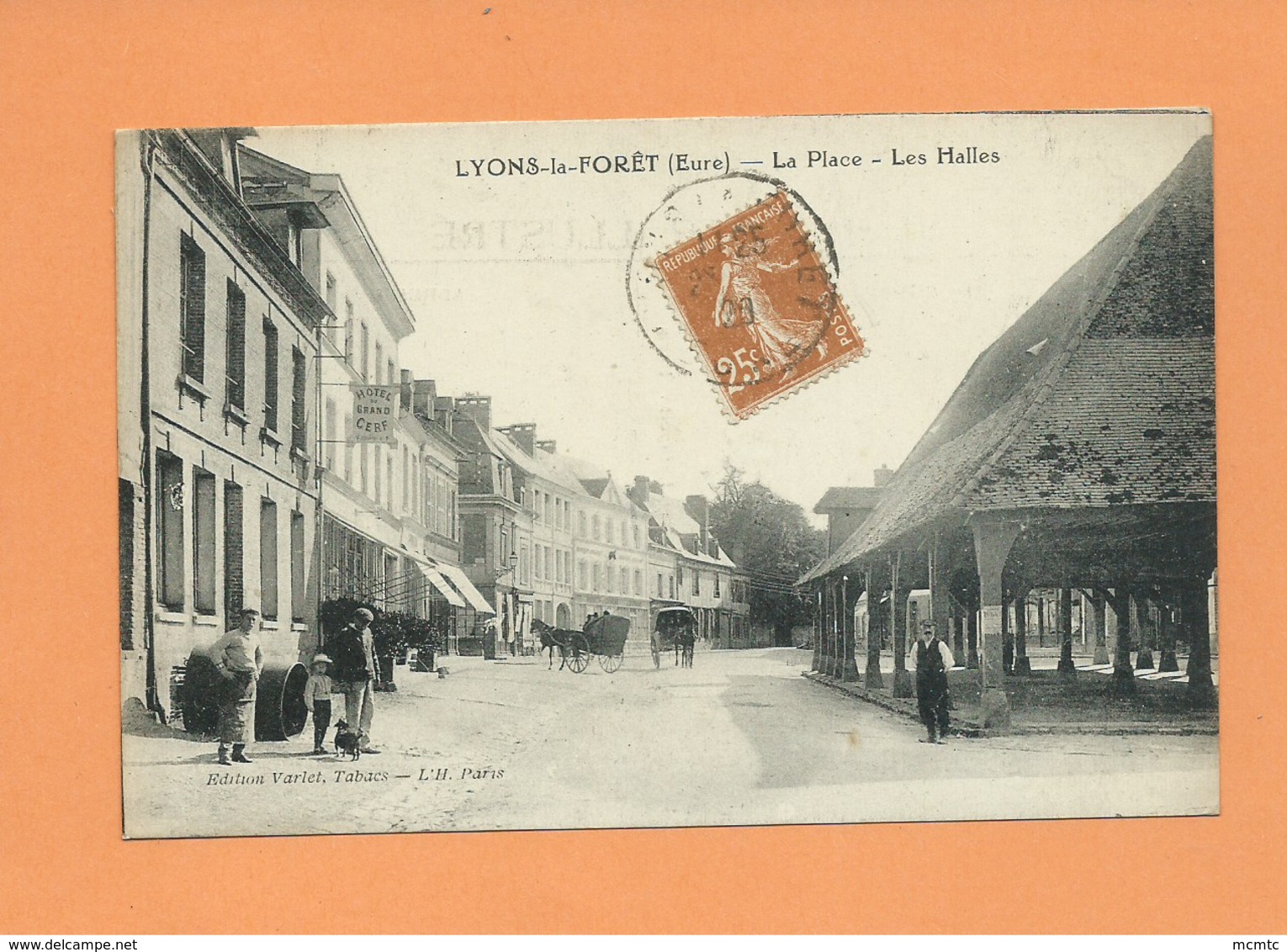 CPA -  Lyons La Forêt -  (Eure) -  La Place  -  Les Halles - Lyons-la-Forêt