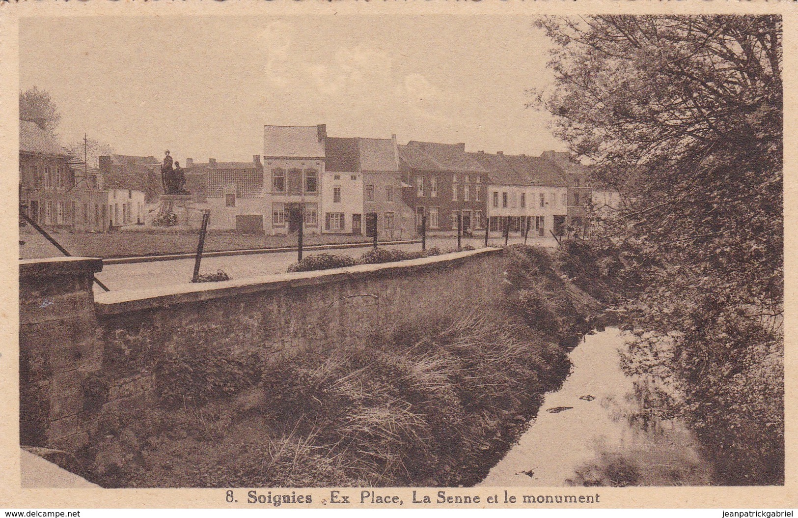 Soignies  Ex Place La Senne Et Le Monument - Soignies