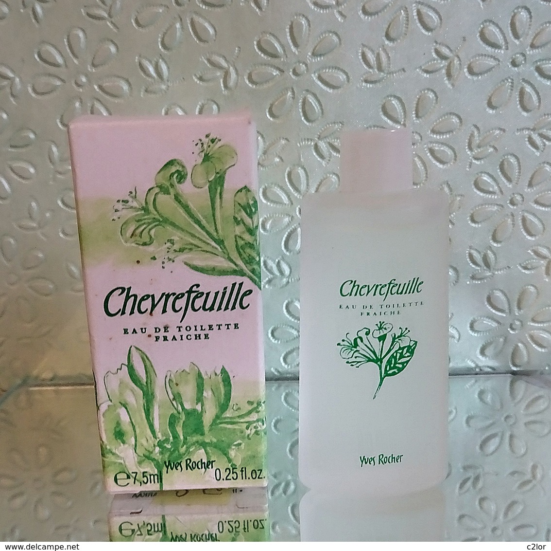 Miniature  "CHÈVREFEUILLE" De YVES ROCHER Eau De  Toilette Fraîche 7,5 Ml Dans Sa Boite  (M076-2) - Miniatures Femmes (avec Boite)