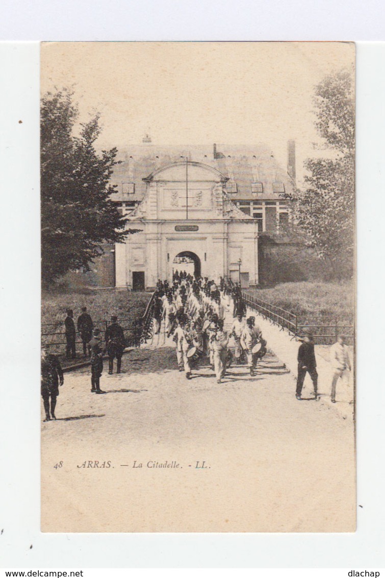 Arras. La Citadelle. Régiment Avec Fanfare. (3171) - Casernes