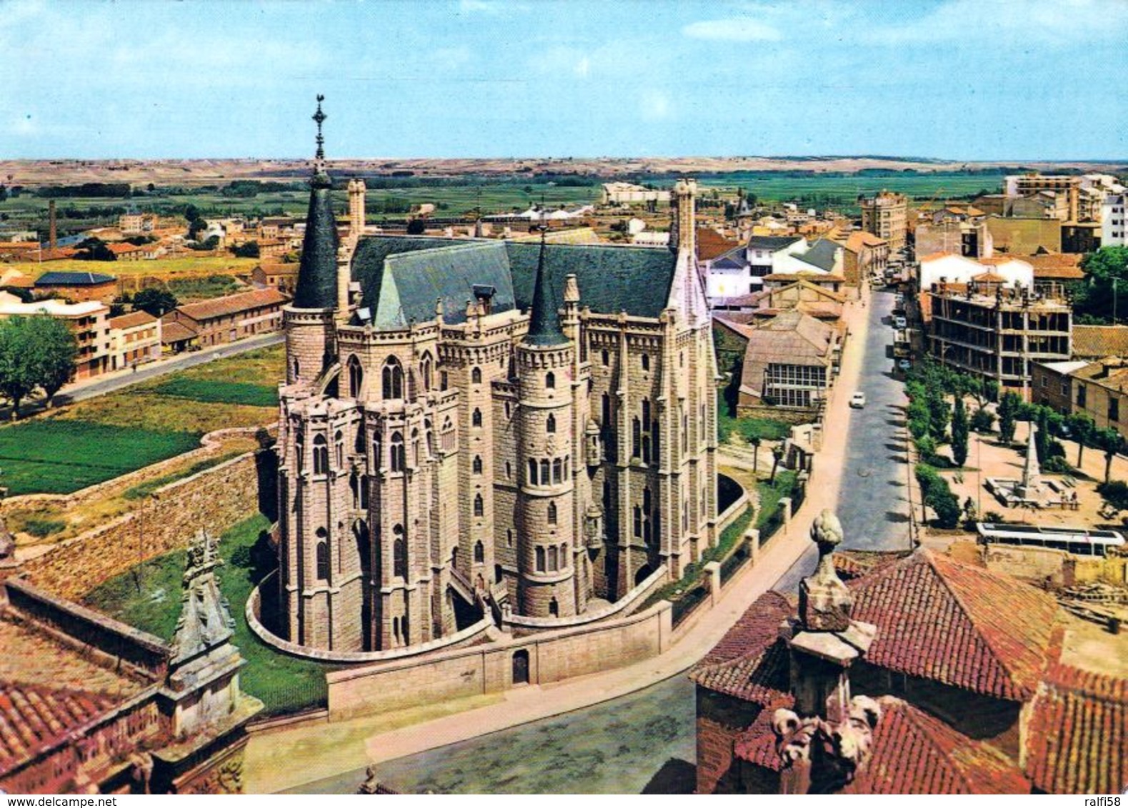 1 AK Spanien * Der Neogotische Bischofspalast Von Antoni Gaudí In Astorga - Provinz Leon * - Sonstige & Ohne Zuordnung