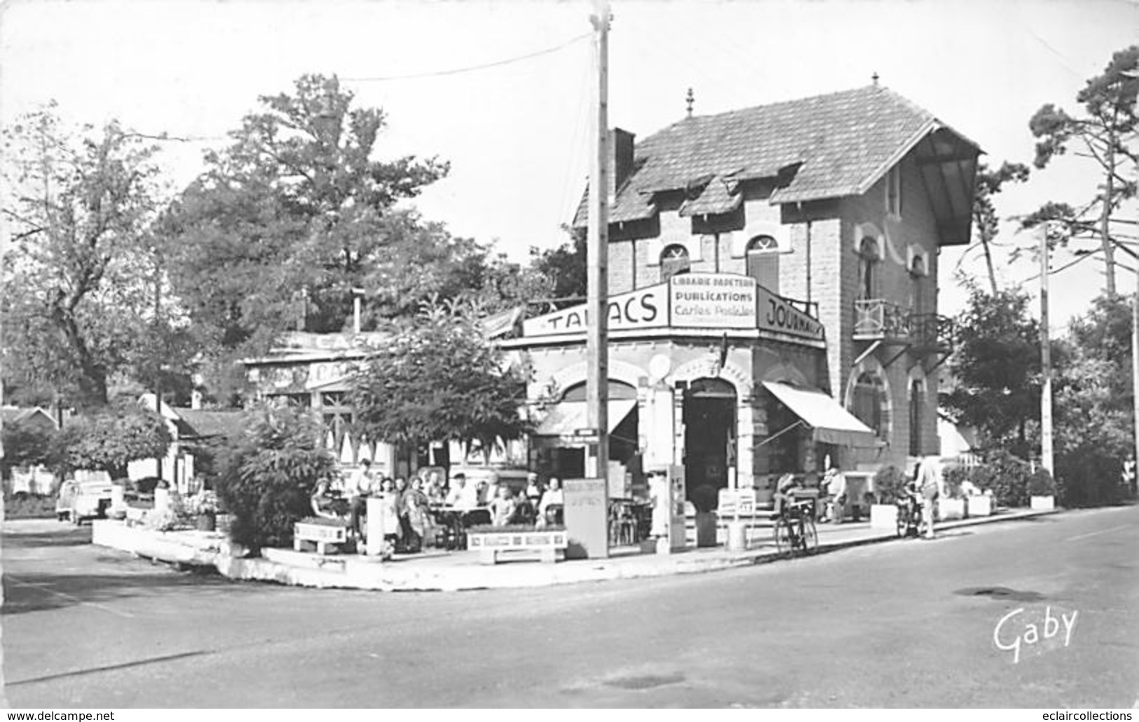 Ronce Les Bains    17     Place Du Centre Café De La Terrasse        (voir Scan) - Altri & Non Classificati