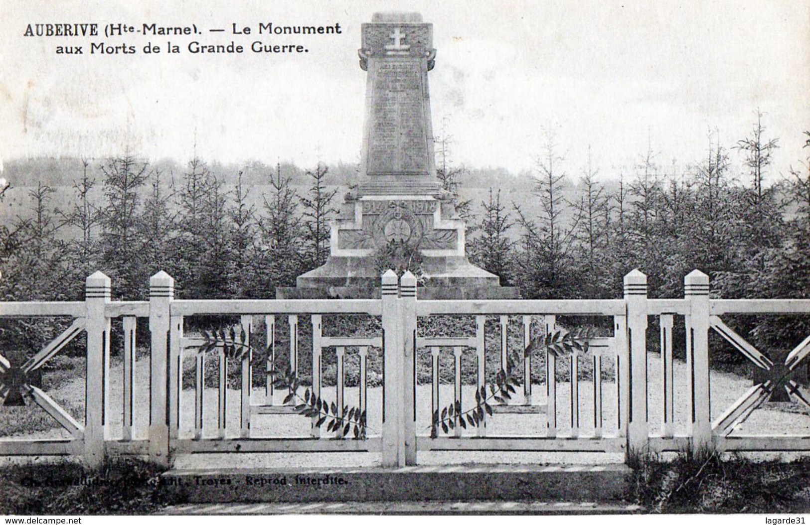 52 - AUBERIVE - Le Monument Aux Morts De La Grande Guerre - Auberive