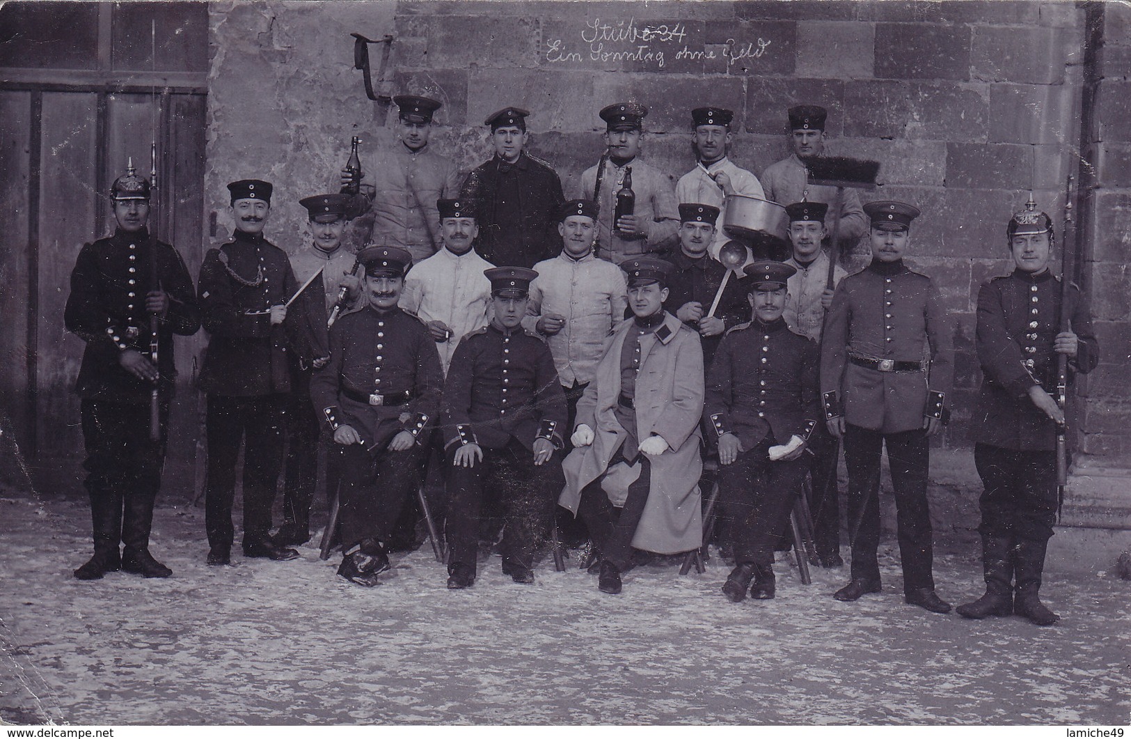 Stube 34  Ein Sonntag Ohne Geld Carte Photo Allemande SOLDAT ALLEMAND-PRUSSIEN AVEC UN CASQUE A POINTE Circulée Timbrée - Munster