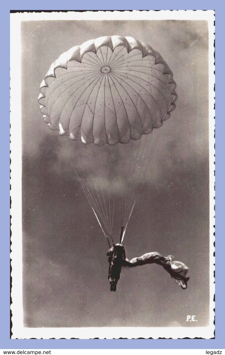 CPSM - Pau (64) - Parachutiste - Sortie De La 2e Voile - Paracadutismo