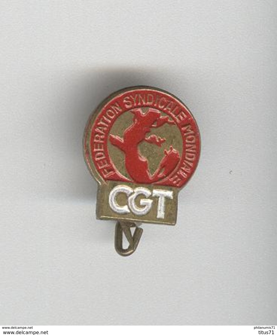 Petit Badge émaillé CGT - Fédération Syndicale Mondiale - Circa 1960 - Autres & Non Classés