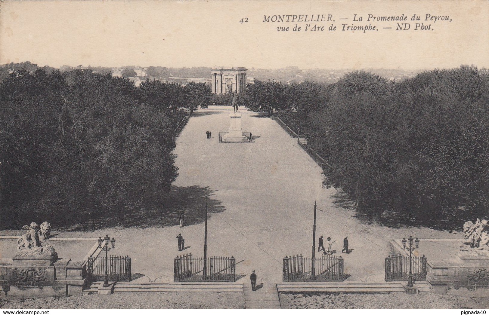 Cp , 34 , MONTPELLIER , La Promenade Du Peyrou, Vue De L'Arc De Triomphe - Montpellier