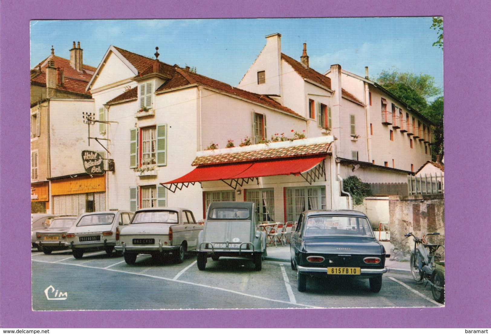 52 BOURBONNE LES BAINS Hôtel Les Lauriers Roses Mobylette Automobiles Citroën 2 CV Peugeot 404 204 R16 Simca 1000 - Bourbonne Les Bains