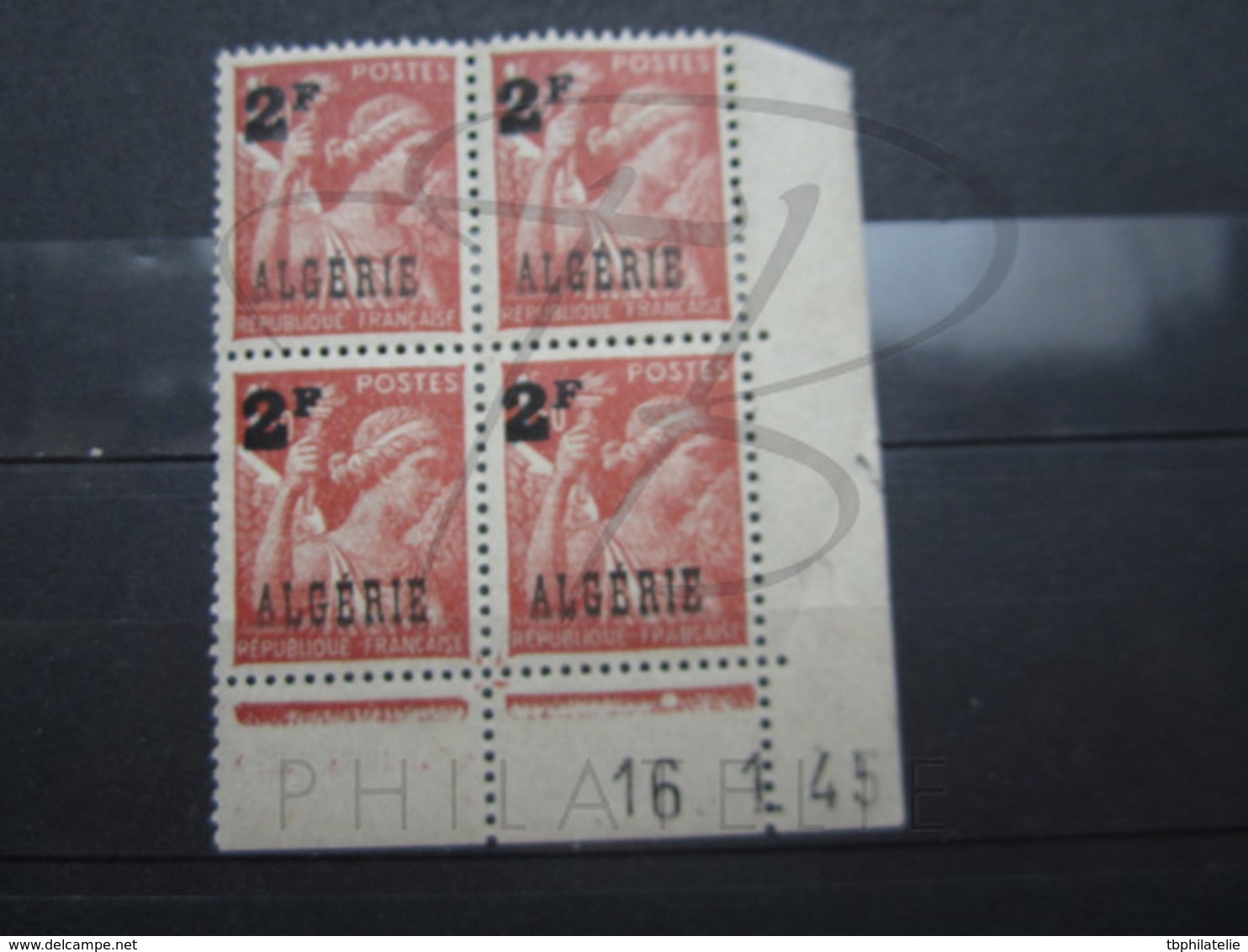 VEND TIMBRES D ' ALGERIE N° 233 EN BLOC DE 4 , CD " 16.1.45 " , NEUFS SANS CHARNIERE !!! - Neufs