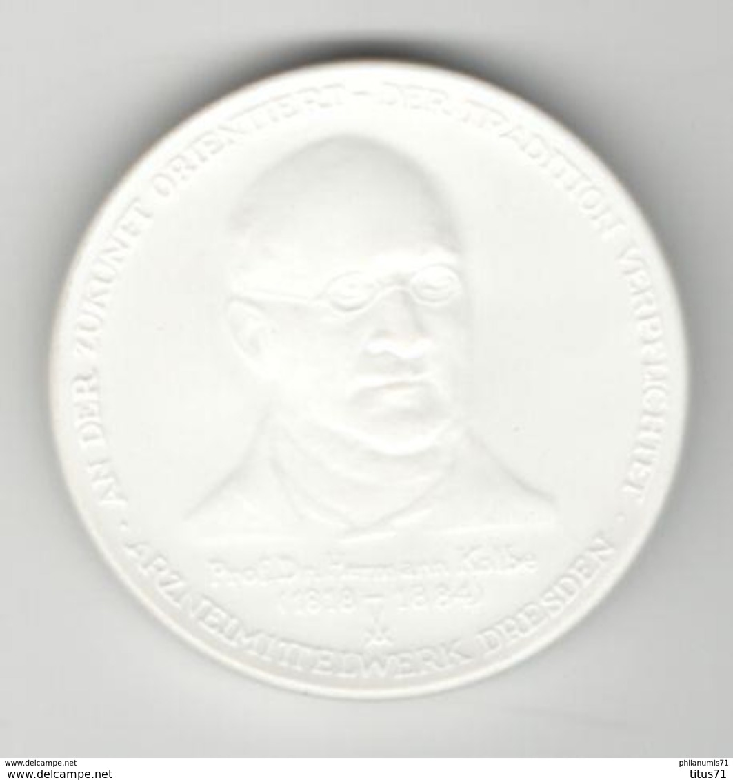 Médaille En Céramique Blanche - Chateau De Kriebstein - Hommage Au Chimiste Hermann Kolbe - Autres & Non Classés