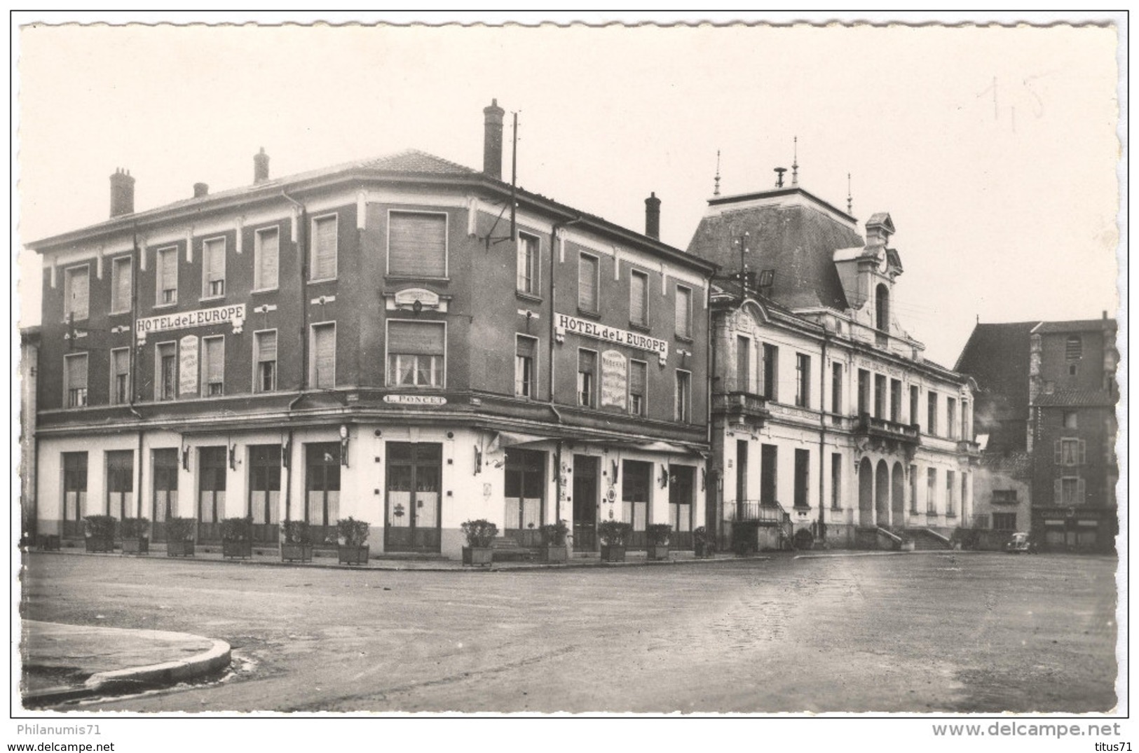 CPSM Chatillon Sur Chalaronne - L'Hôtel De L'Europe, La Poste Et L'Hôtel De Ville - Non Circulée - Châtillon-sur-Chalaronne