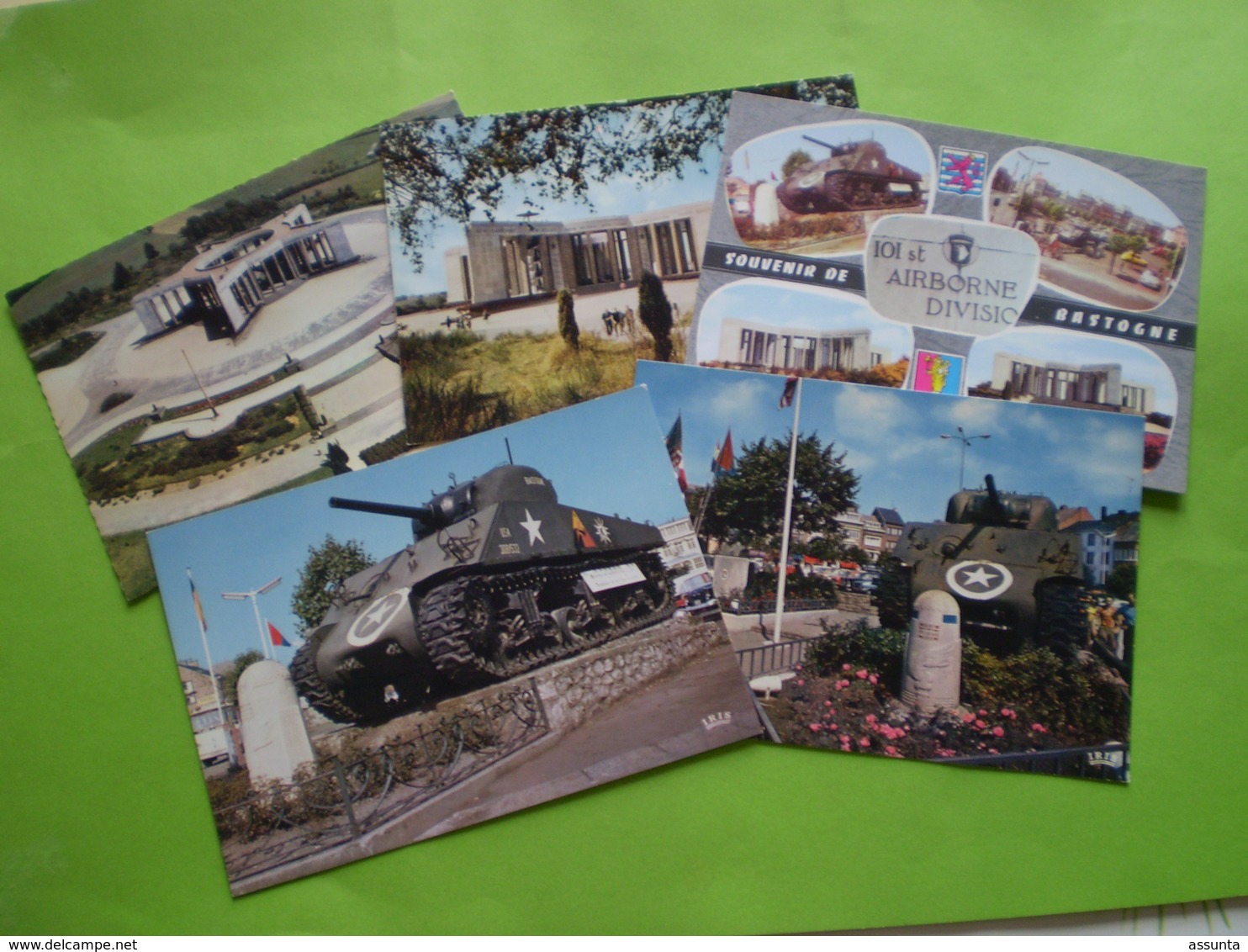 Bastogne, Belgique: Tank, Mmémorial Américain Mardasson,vue Aérienne,vues Multiples ... Lot 5 Cartes - Collections & Lots