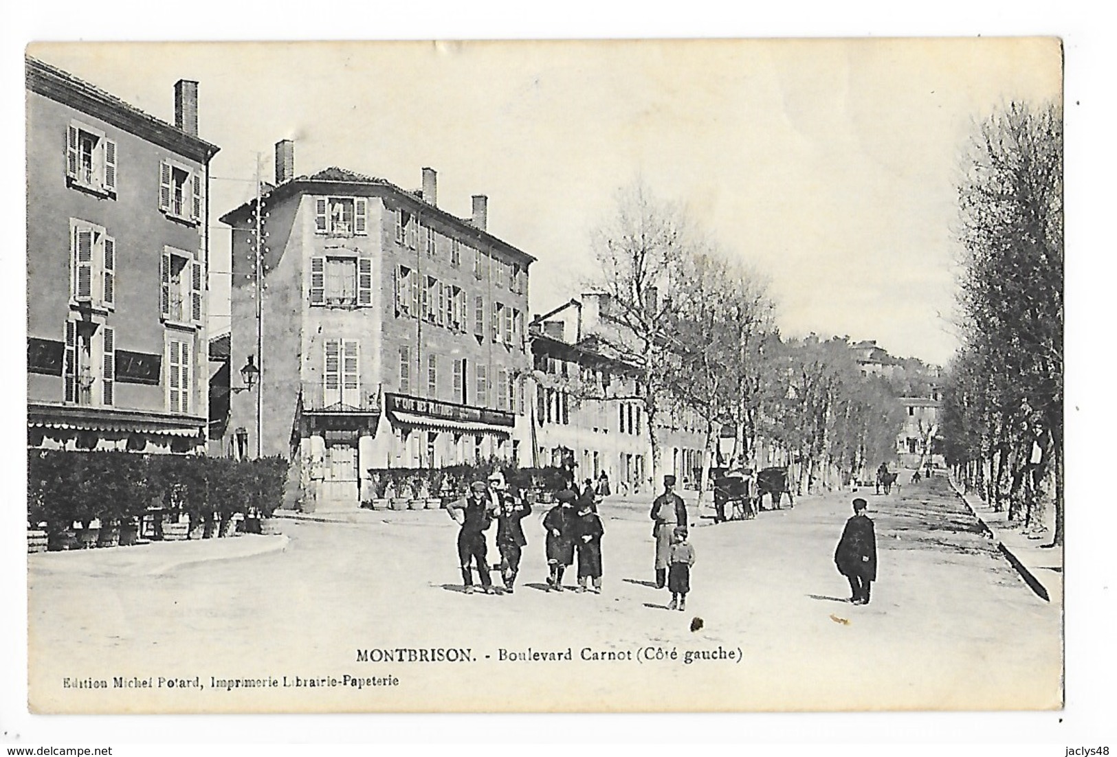 MONTBRISON    (cpa 42)   Boulevard Carnot (Côté Gauche)   -  L 1 - Montbrison