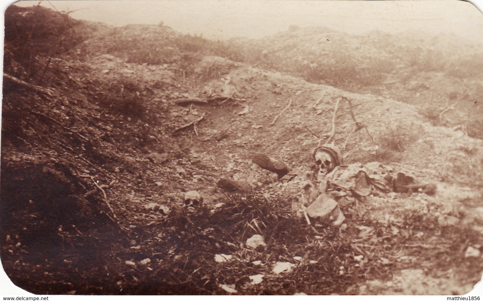 Photo 14-18 APREMONT-LA -FORET (près Saint-Mihiel) - Cadavre Sur Le Champ De Bataille (A181, Ww1, Wk 1) - Guerre 1914-18