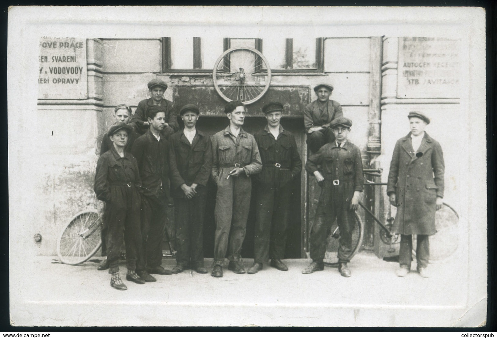 Csehszlovákia 1925. Cca. Kerékpár Műhely, Fotós Képeslap  /  Czechoslovakia Ca 1925 Bicycle Workshop, Photo Vintage Pic. - Hungary