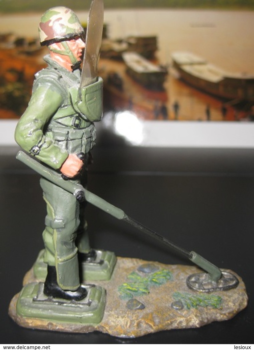 F165 FIGURINE SOLDAT DE PLOMB LEGION ETRANGERE LEGIONNAIRE DEMINEUR Du 1er REG 2004 GENIE - Soldados De Plomo