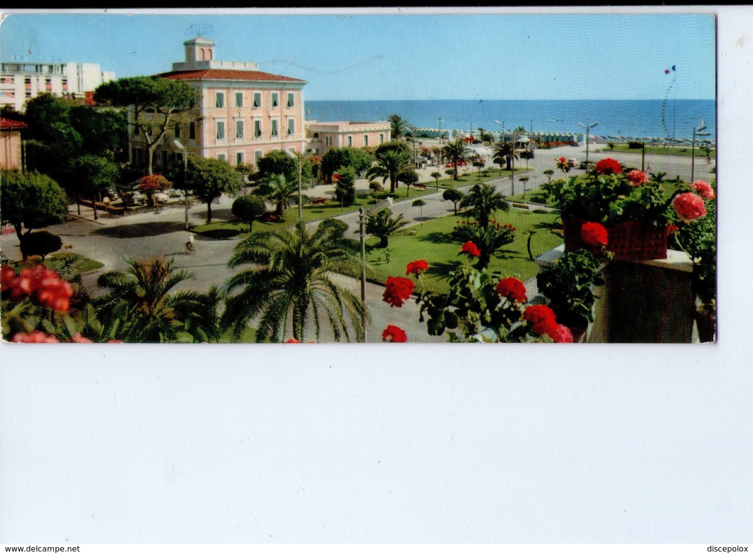 U3804 Cartolina 1961 MARINA DI MASSA CARRARA - PIAZZA F. BETTI E ALBERGHI _ MIGNON SCOPE ED BIAGIONI - Massa