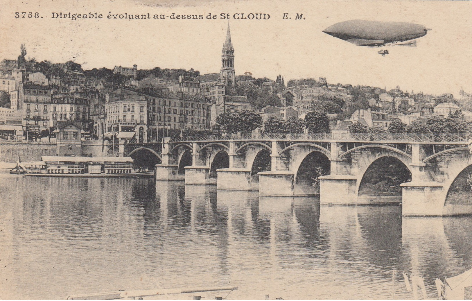 SAINT CLOUD , France , 1912 ; Dirigeable Evoluant Au-dessus De ST CLOUD - Saint Cloud