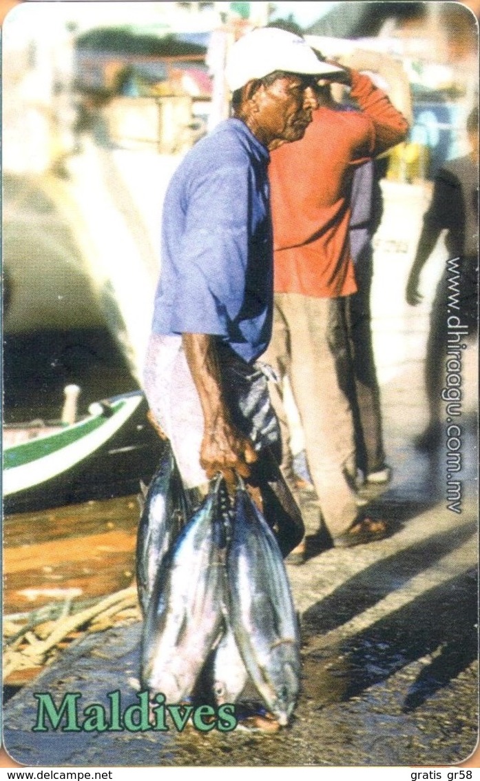 Maldives - MAL-C-31B, Man Carrying Fish, Fishery, 1/04, Used As Scan - Maldiven