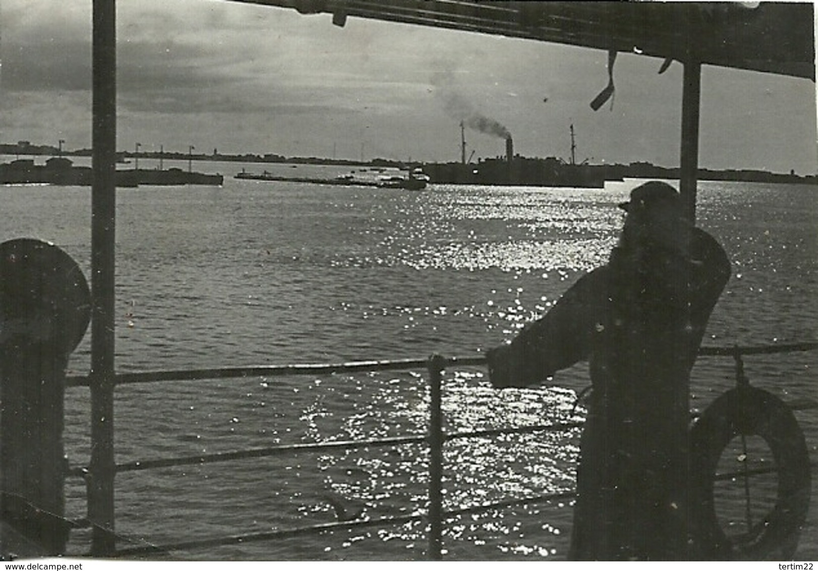 ( AFRIQUE) ( DJIBOUTI  )( COLONIE FRANCAISE )( MILITARIA )( LE PORT LA NUIT ) 1949 - Bateaux