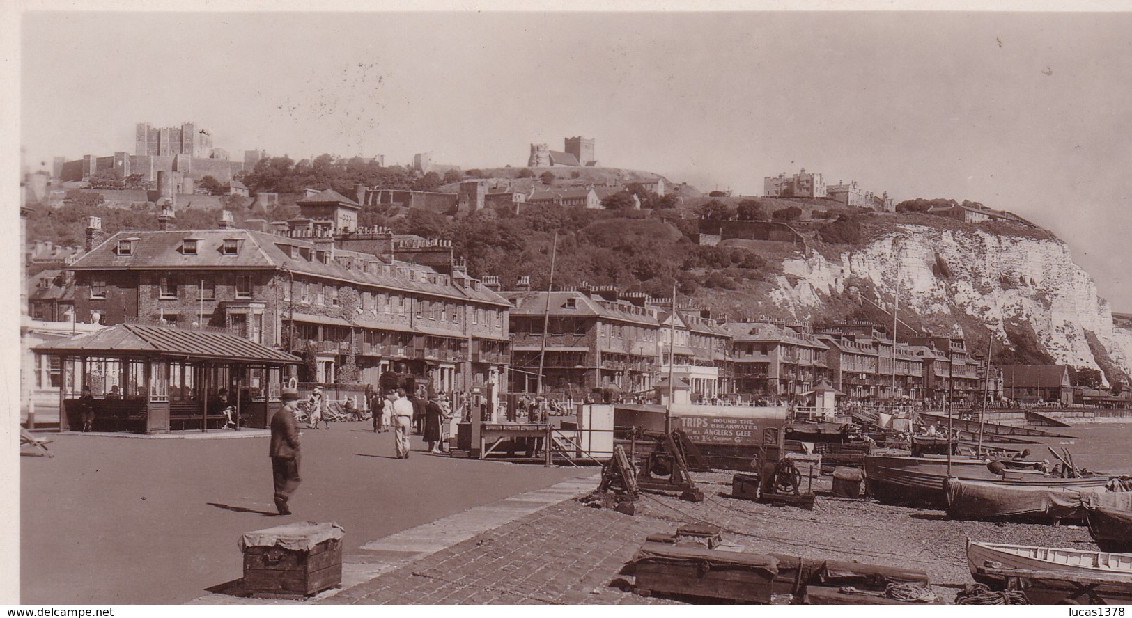 DOVER / THE BEACH PROMENADE AND CASTLE  TRES BELLE CARTE PHOTO / SOLOGLAZE SERIES - Dover