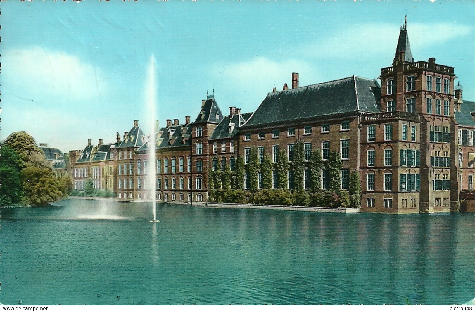 Den Haag (L'Aia, Zuid-Holland) Courtpond With Fountain, Hofvijver Met Fontein - Den Haag ('s-Gravenhage)
