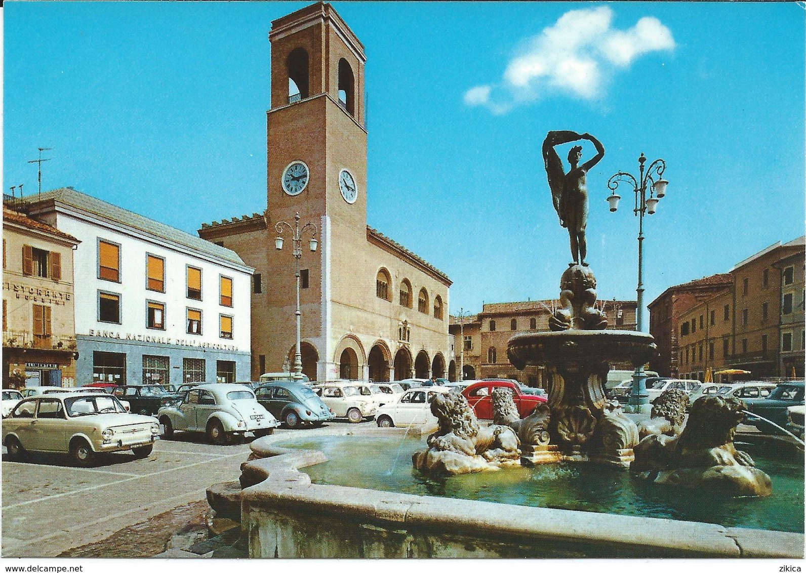 Italy > Marche > Fano - Piazza XX Settembre - Fontana Della Fortuna - Automobilli,cars - Fano