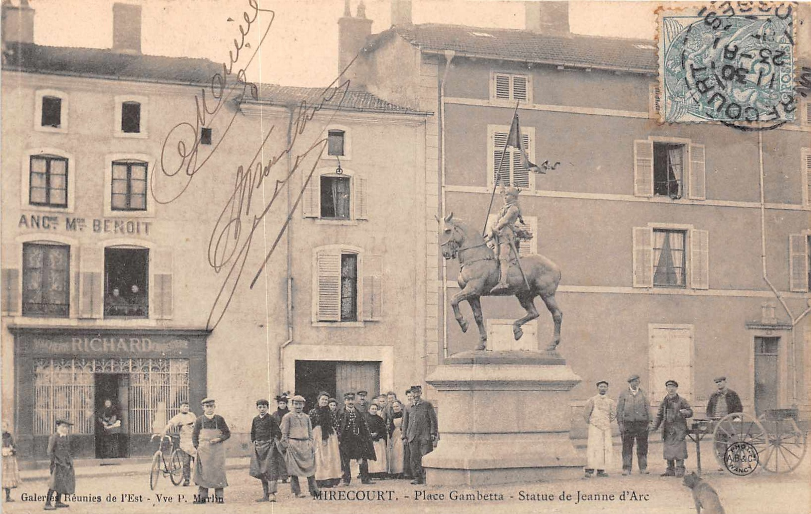 MIRECOURT  - Place Gambetta ..animée - Mirecourt