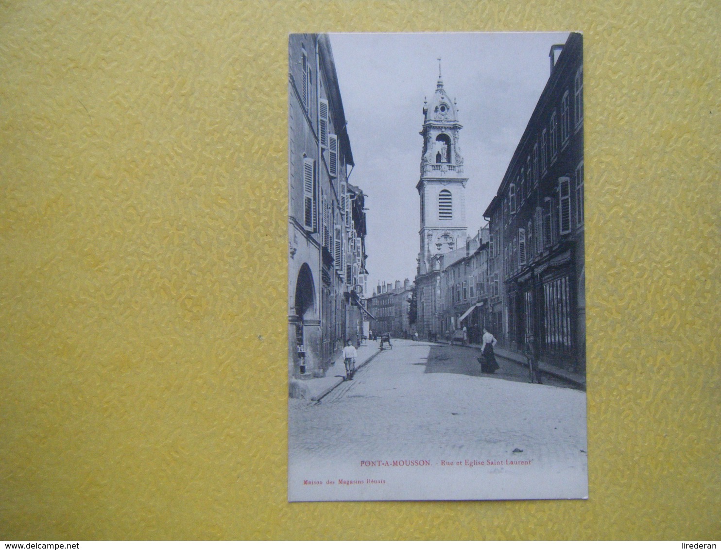 PONT A MOUSSON. La Rue Et Eglise Saint Laurent. - Pont A Mousson