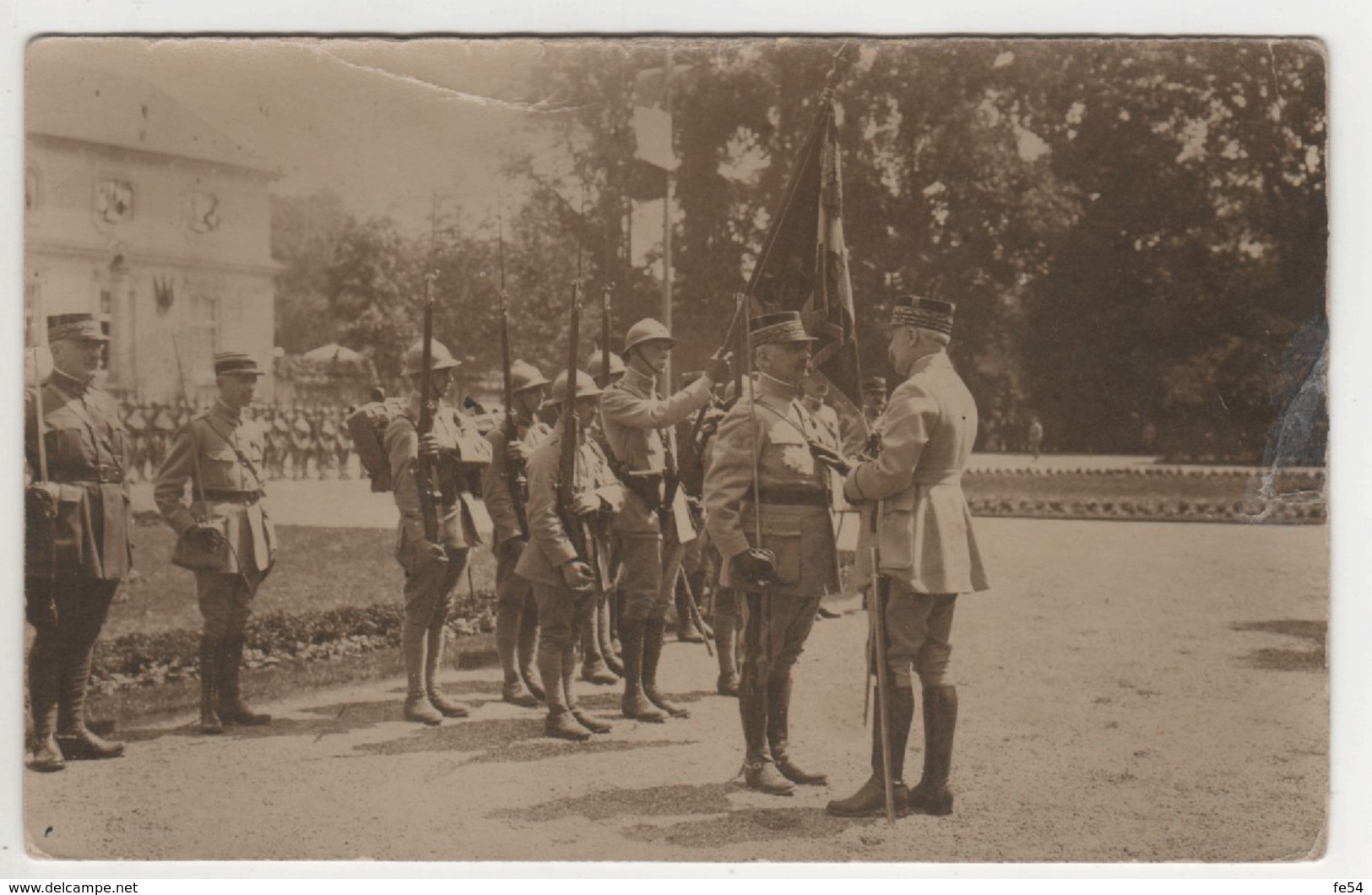 ° MILITARIA° OCCUPATION DE L'ALLEMAGNE 1919 ° MARECHAL PETAIN REMET AU GENERAL LECONTE  LES INSIGNES ... ° CARTE PHOTO - Weltkrieg 1914-18