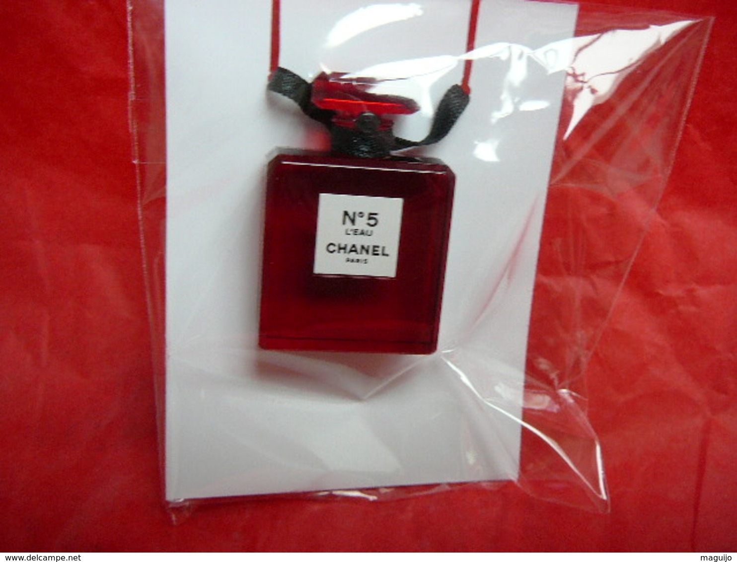 CHANEL:" N° 5 "  BIJOU  EDITION ROUGE  MA DERNIERE PIECE  + 1 CARTE( Représentant L'objet)   LIRE ET VOIR!! - Miniatures Femmes (avec Boite)