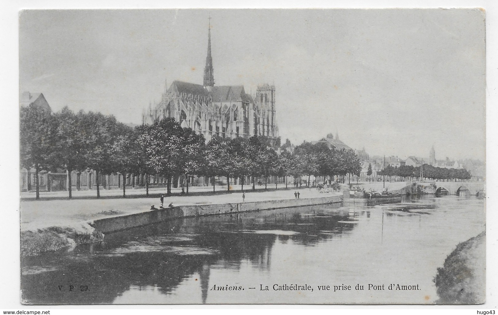 AMIENS - N° 29 - LA CATHEDRALE - VUE PRISE DU PONT D' AMONT - CPA NON VOYAGEE - Amiens