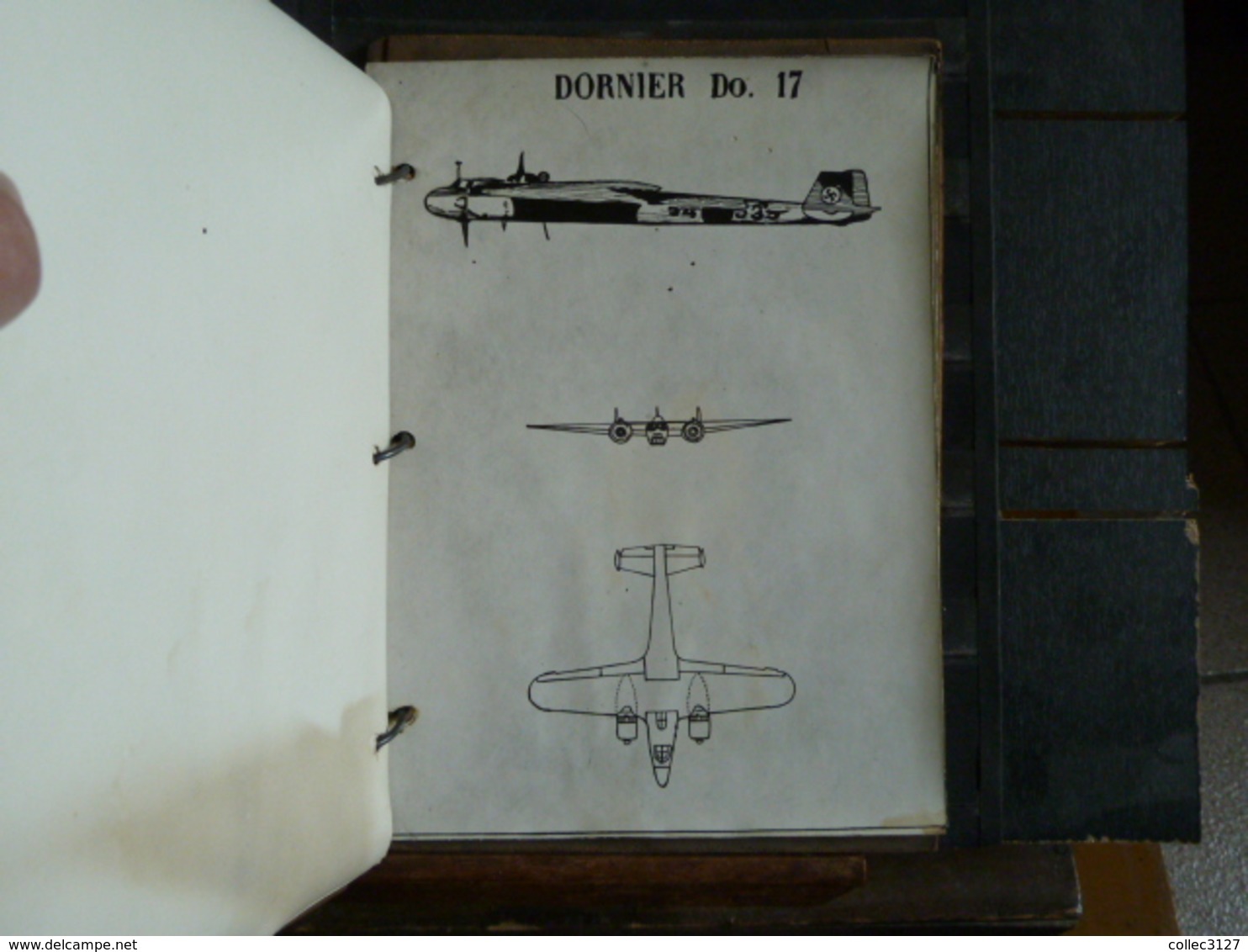 Classeur Couverture Contreplaquée 17*24 Cm Contenat 22 Fiches De Reconnaissance D'avions De Combat De La Guerre 39-45 - Aviation