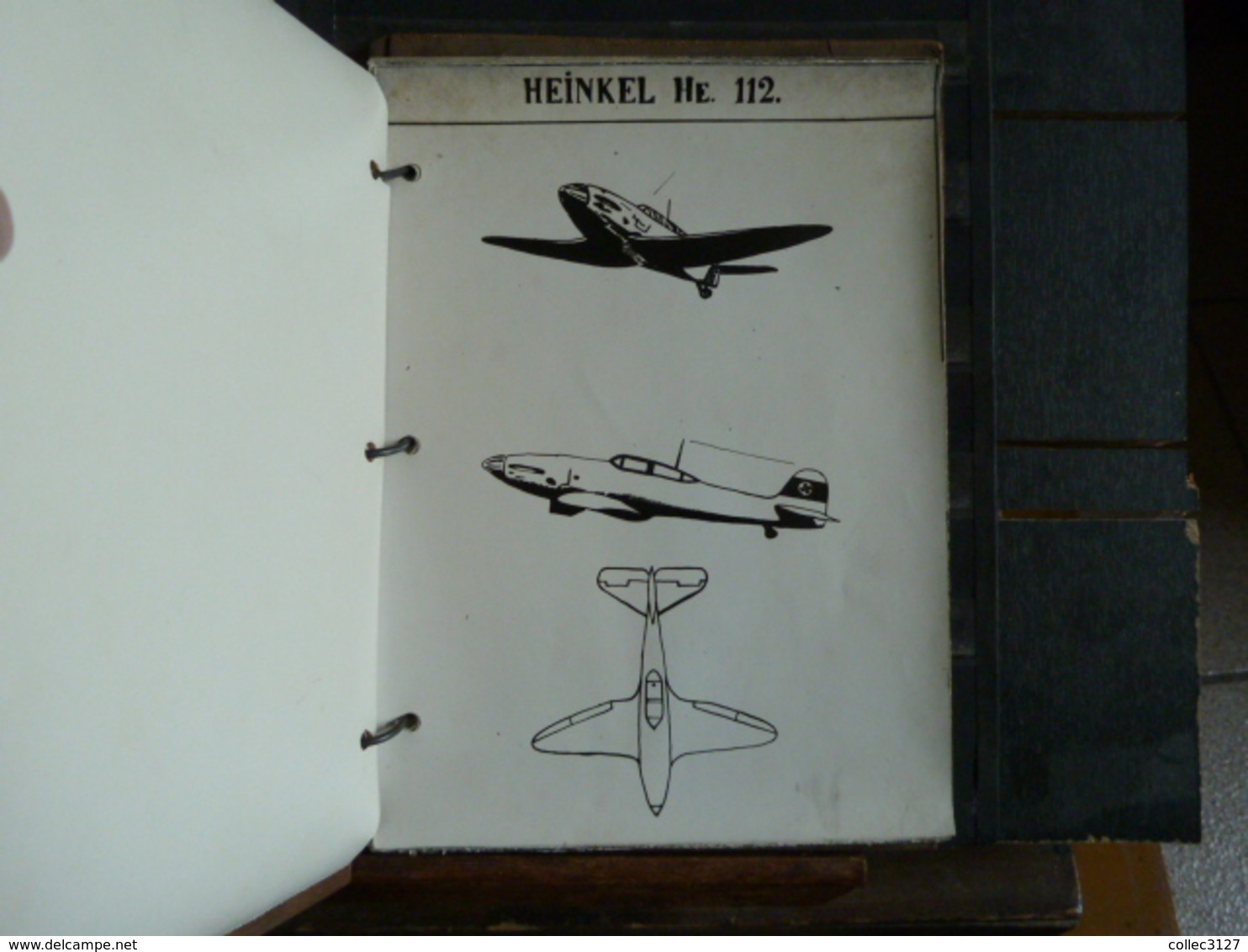 Classeur couverture contreplaquée 17*24 cm contenat 22 fiches de reconnaissance d'avions de combat de la guerre 39-45