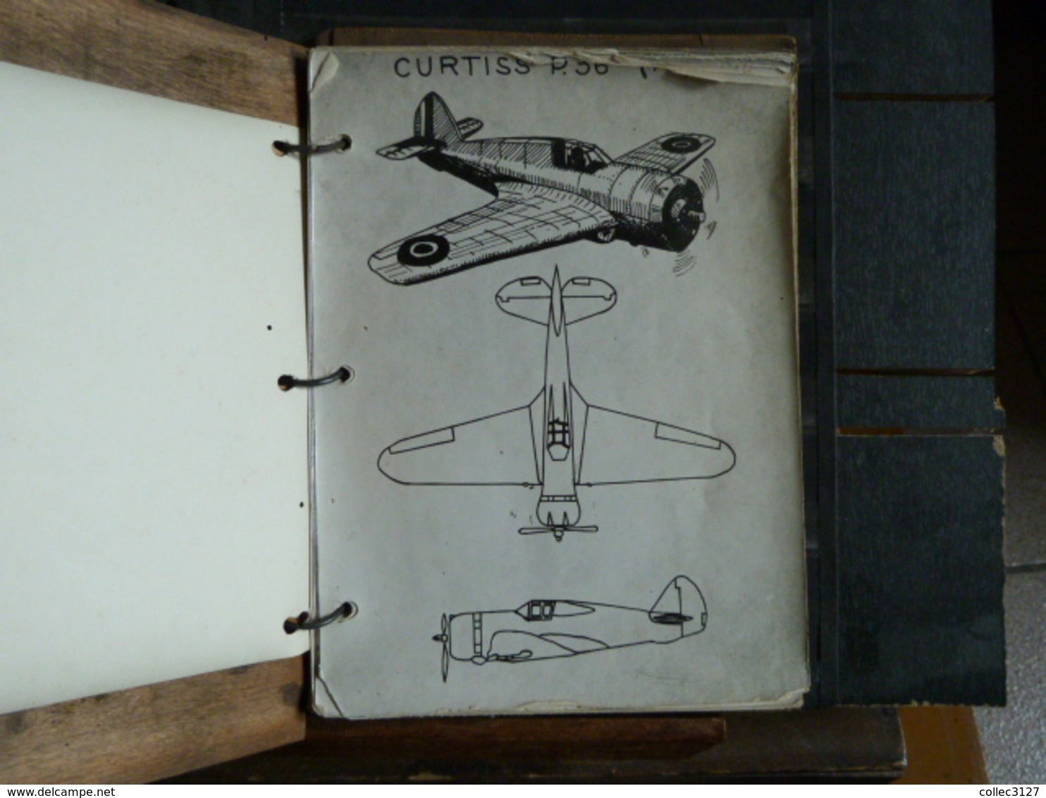 Classeur couverture contreplaquée 17*24 cm contenat 22 fiches de reconnaissance d'avions de combat de la guerre 39-45