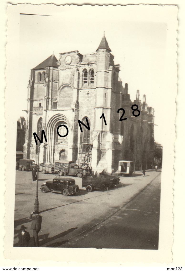 LE NEUBOURG EURE COMICE AGRICOLE MAI 1948 - PHOTO 8,5x6 Cms (voitures,camions,betaillères) - Orte