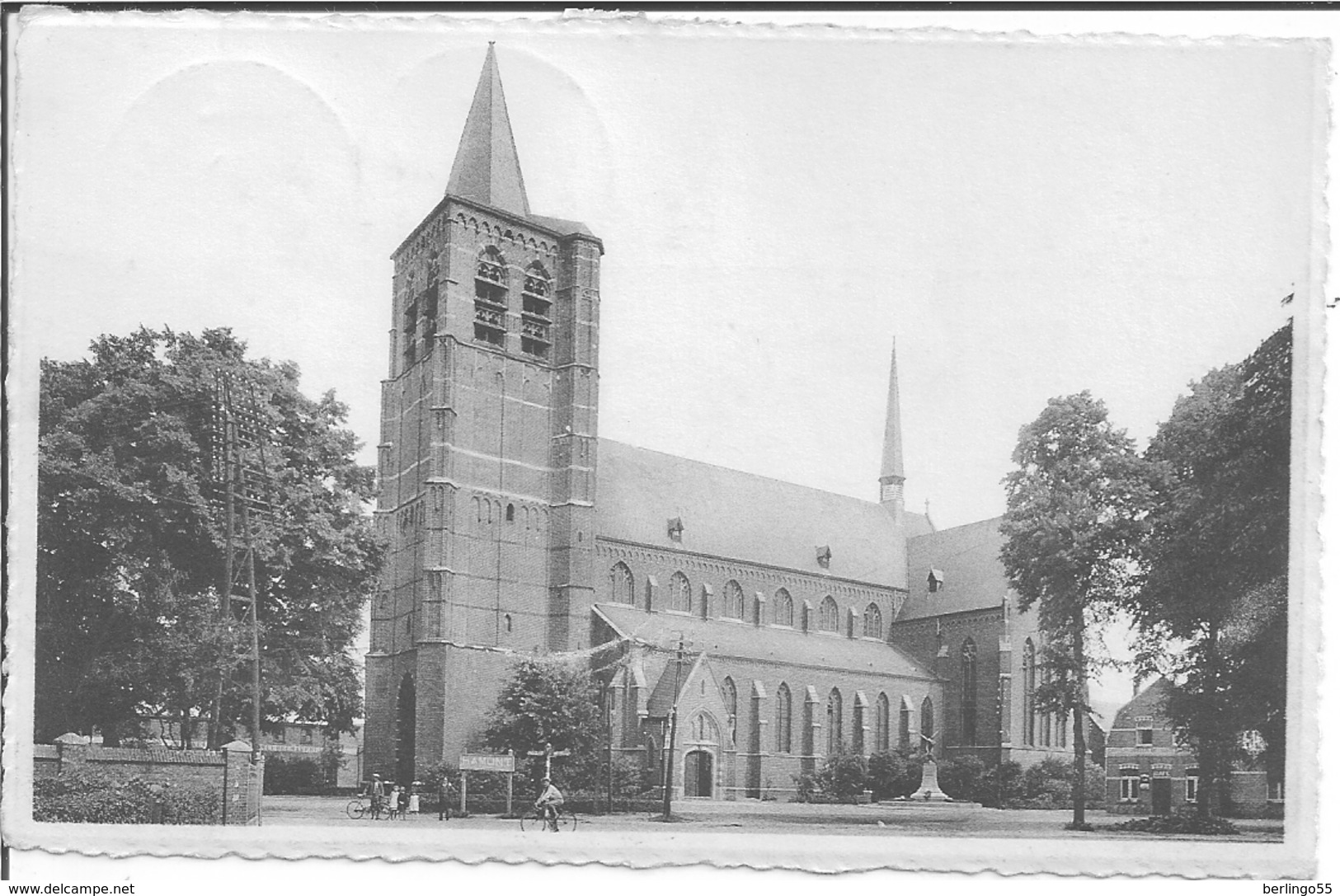 Lommel - Kerk Met Oorlogsmonument 1935  (Geanimeerd) - Lommel