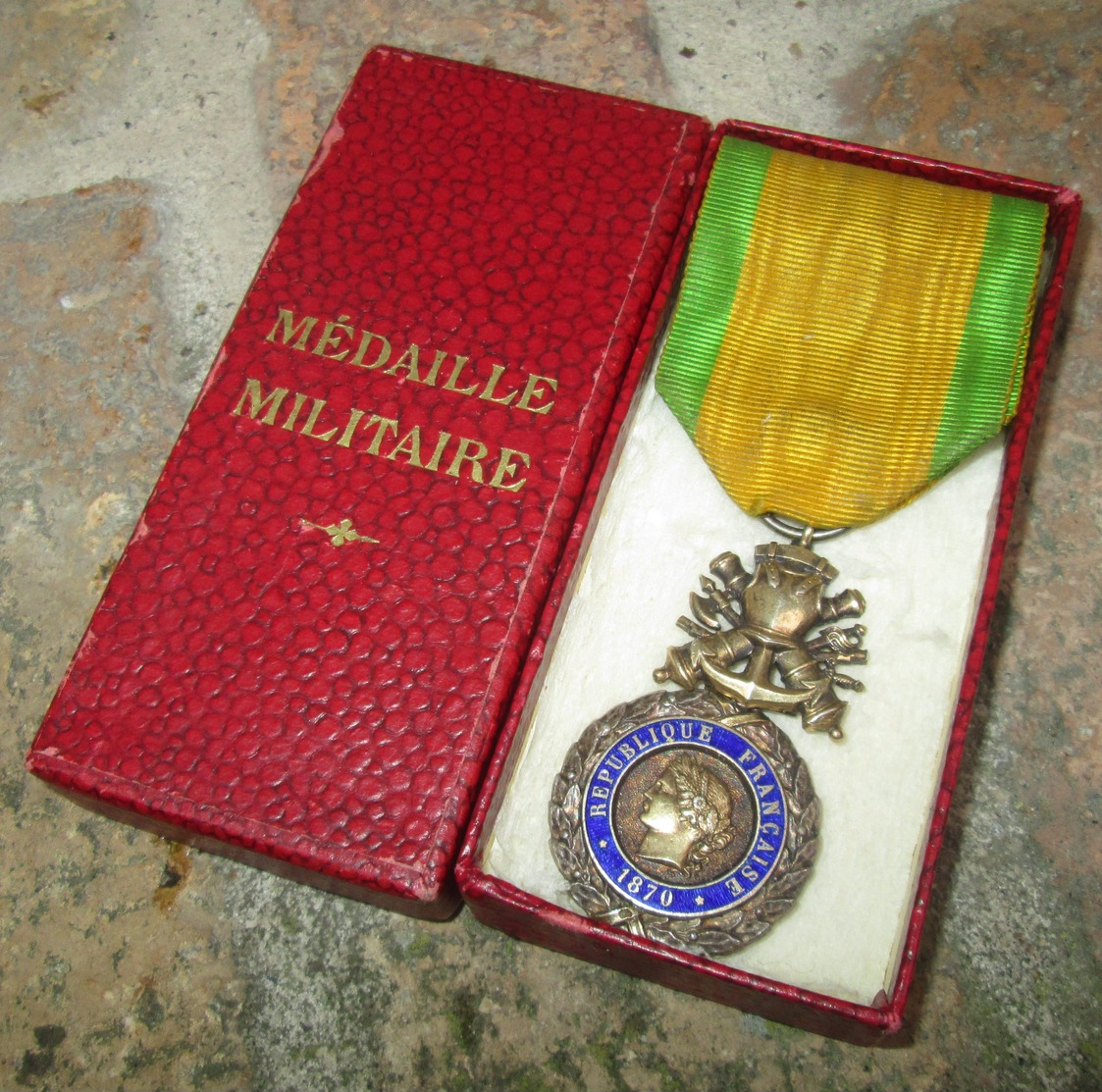 Medaille Militaire Argent + Boite - France