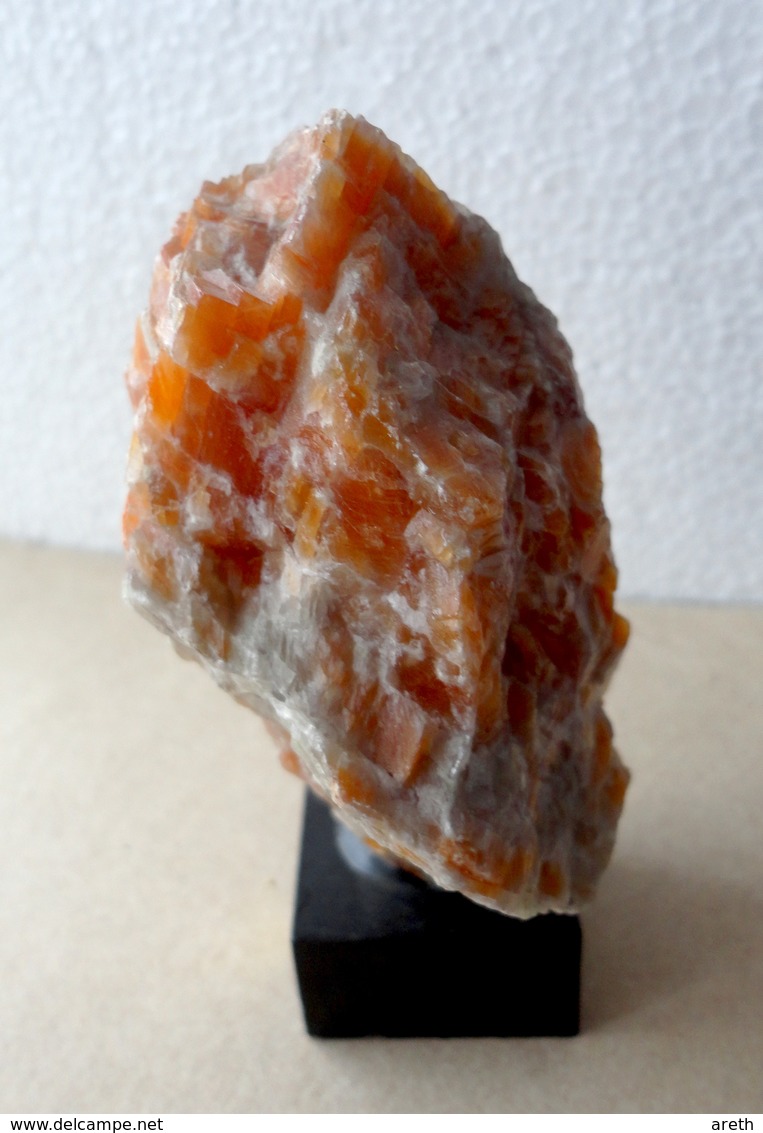 Joli Pierre CALCITE Sur Socle Bois -   9 X 7 X 4 Cm - Minéraux