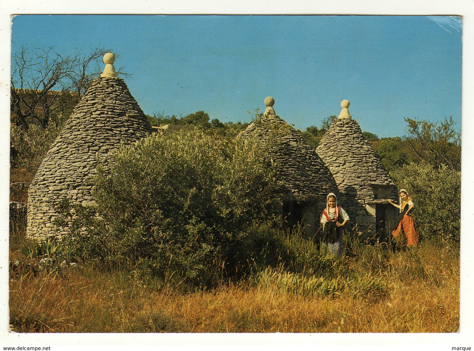 Cpm N° 4655 Provençales Devant Les Bories - Provence-Alpes-Côte D'Azur