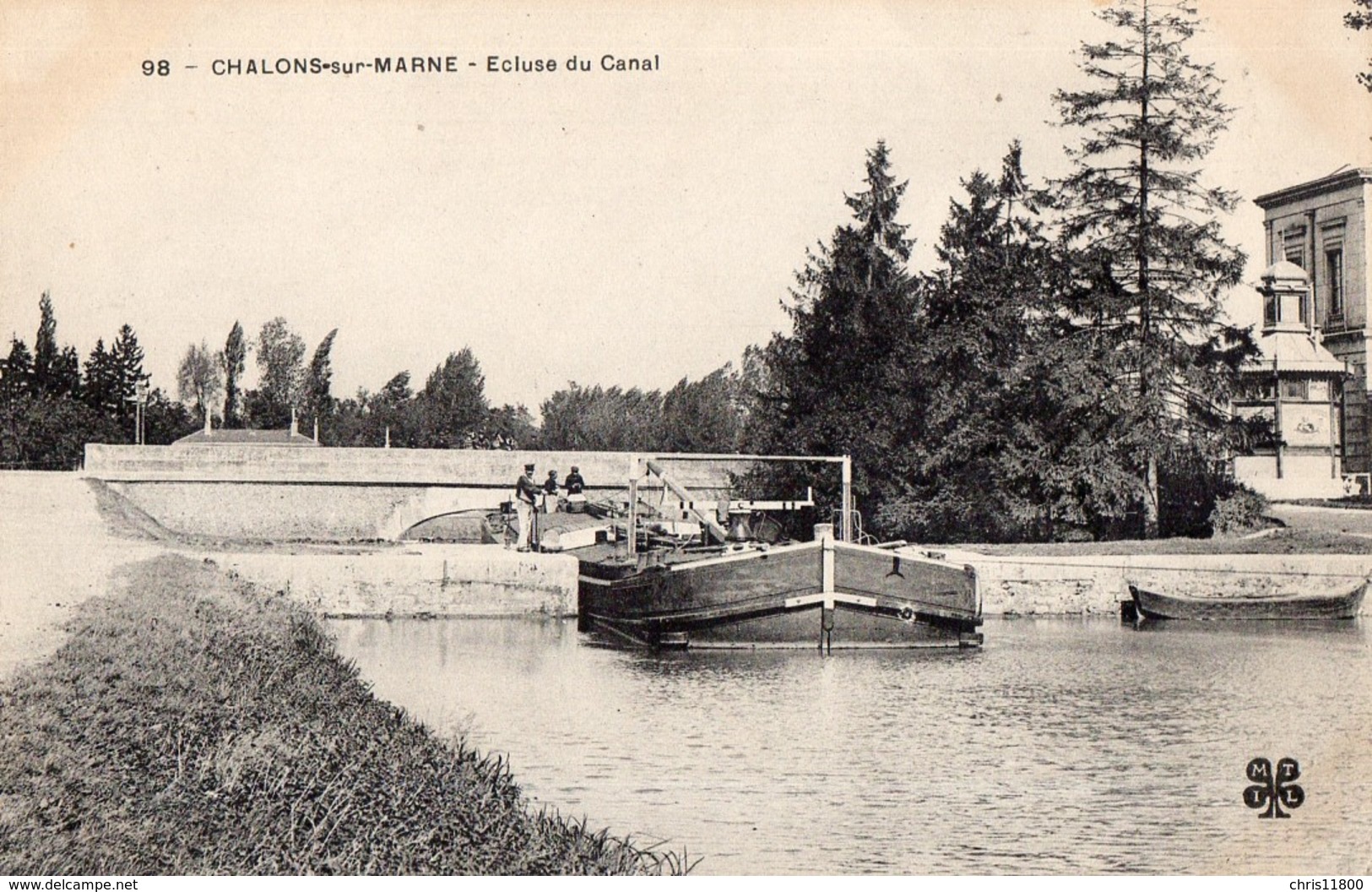 CPA - Batellerie  - 51 - CHALONS-SUR-MARNE - Ecluse Du Canal - Péniche Dans L'Ecluse - Châlons-sur-Marne