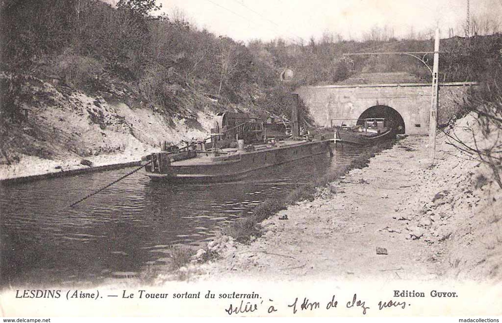 Péniches à  Lesdins (02 - Aisne) Le Toueur Sortant Du Souterrain - Péniches