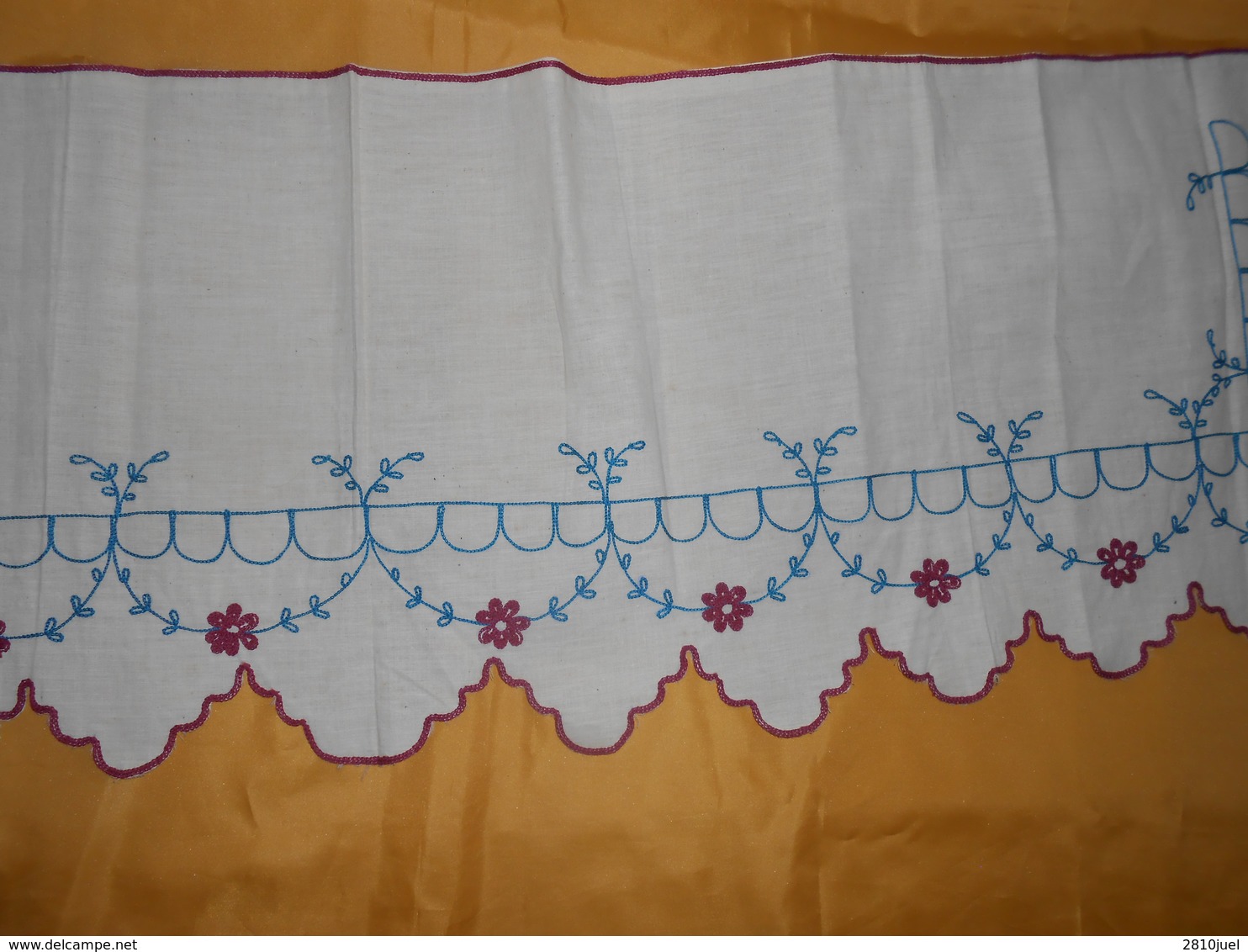 Devant De Cheminée Ou Dessus D'étagère - Tissu Coton Brodé -  1,32  X 0,37  M - - Laces & Cloth