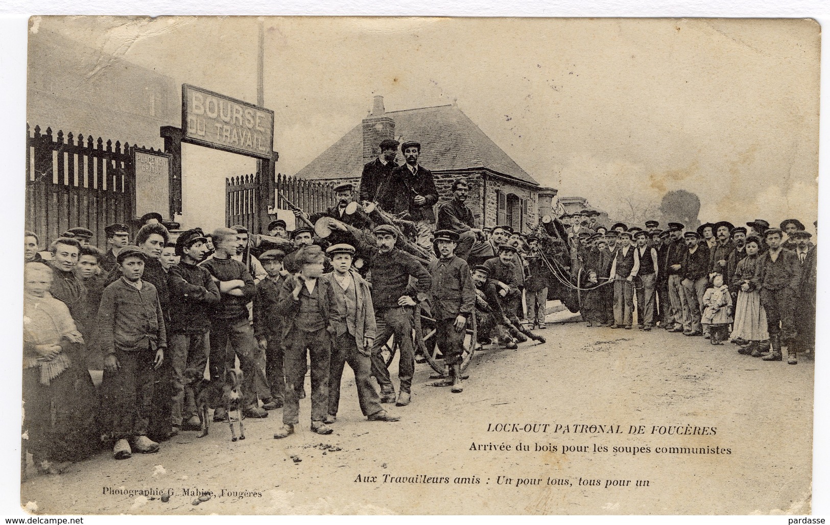 Lock-out Patronal De Fougères Arrivée Du Bois Pour Les Soupes Communistes. - Fougeres