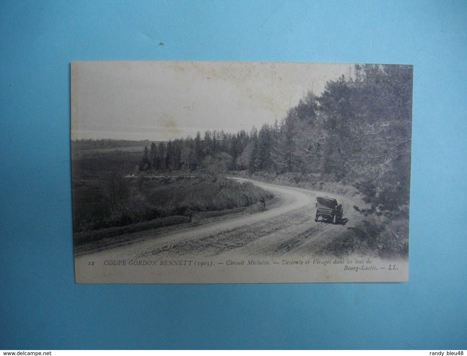 COUPE GORDON BENNETT  -  Circuit Michelin  -  63  -  Descente Et Virage Dans Les Bois De Bourg Lastic   -  PUY DE DOME - Rallyes