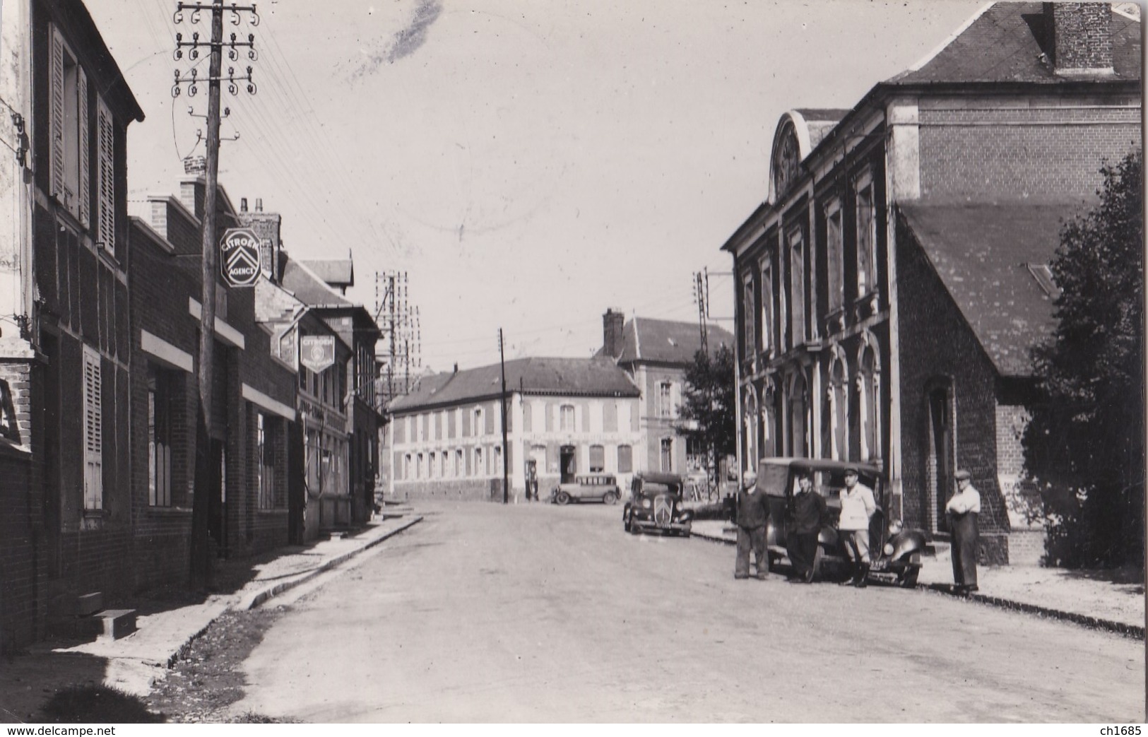 ACHEUX-en-AMIENOIS (80) Carte Photo Centre Ville . Voitures Gendarme " Agence Citroën " - Acheux En Amienois