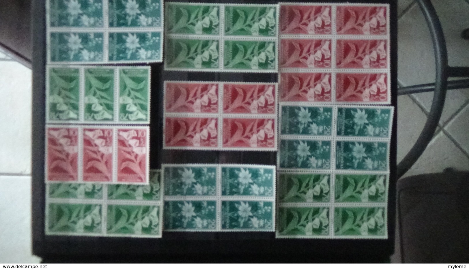 Collection de timbres et blocs ** de tous pays dont quelques blocs de Tunisie. A saisir !!!